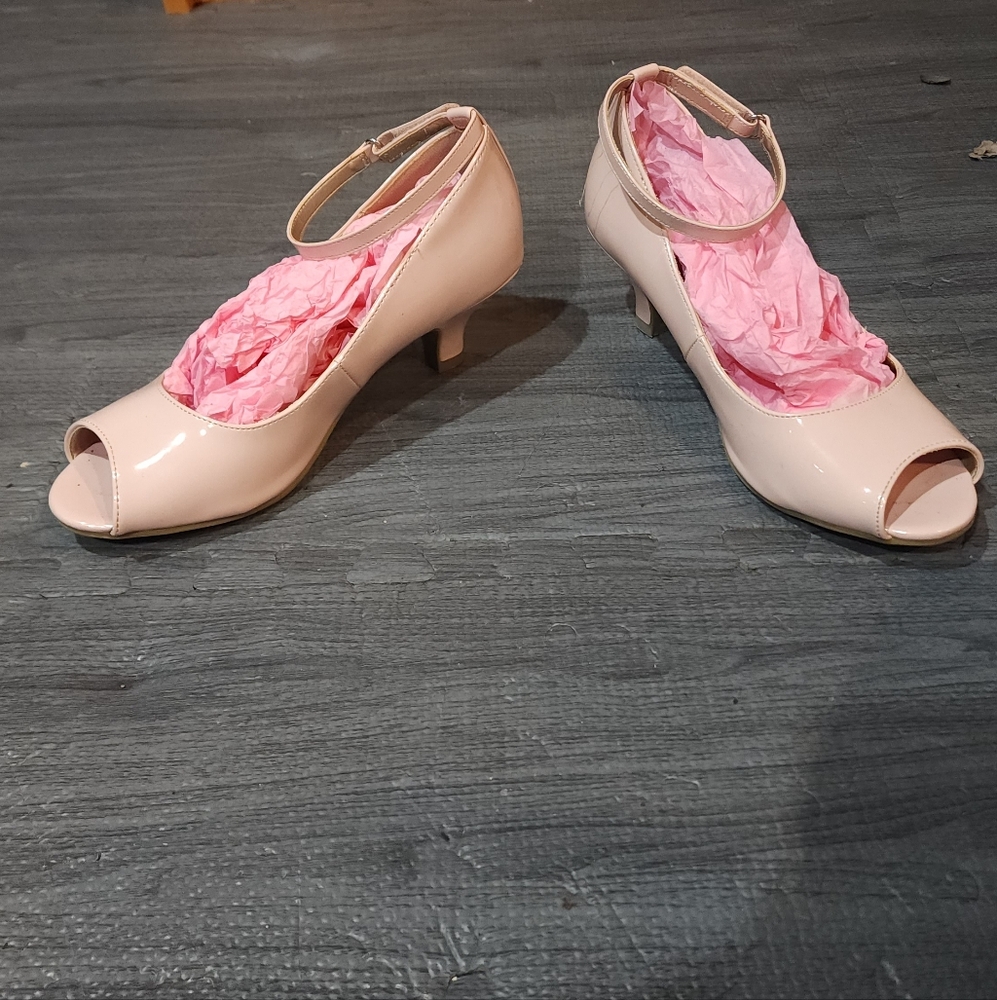 American Eagle Outfitters Cream Peep-Toe Heels